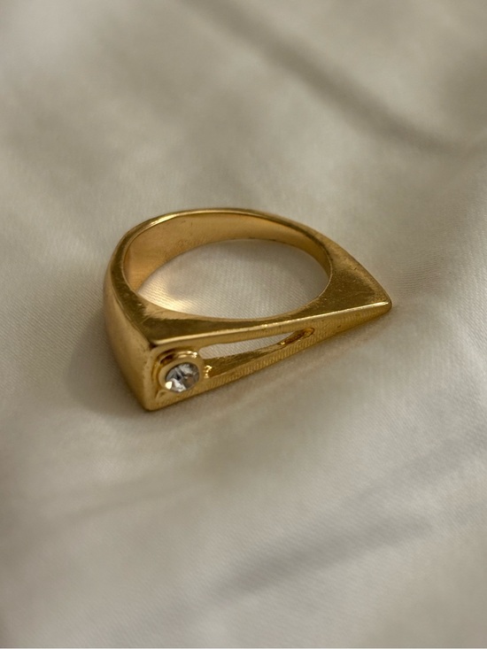 Vintage Jewelry - Vintage Gold Tone Ring with Clear Stone Accent